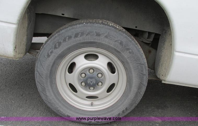 image for item F4191 2001 Dodge Dakota pickup truck