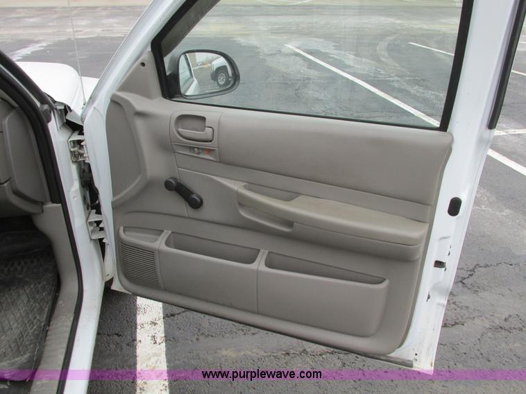 image for item F4191 2001 Dodge Dakota pickup truck