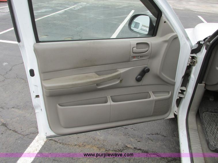 image for item F4191 2001 Dodge Dakota pickup truck