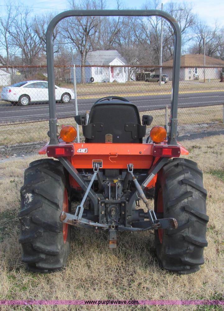 image for item F4685 Kubota B2710 MFWD tractor