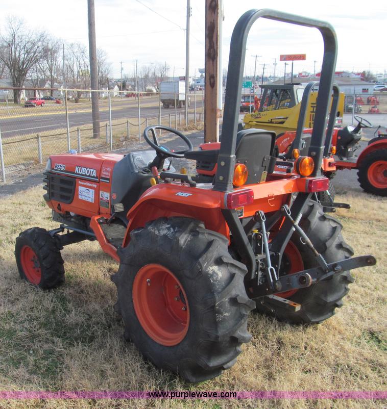 image for item F4685 Kubota B2710 MFWD tractor