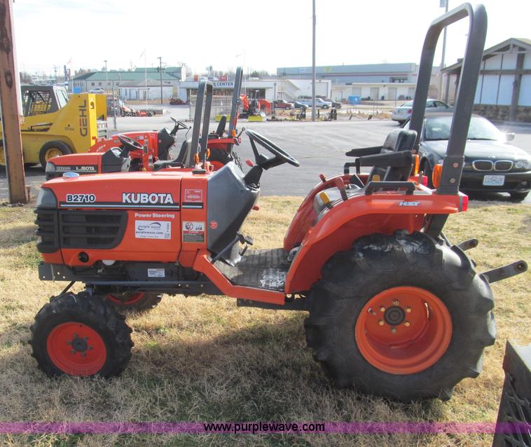 image for item F4685 Kubota B2710 MFWD tractor