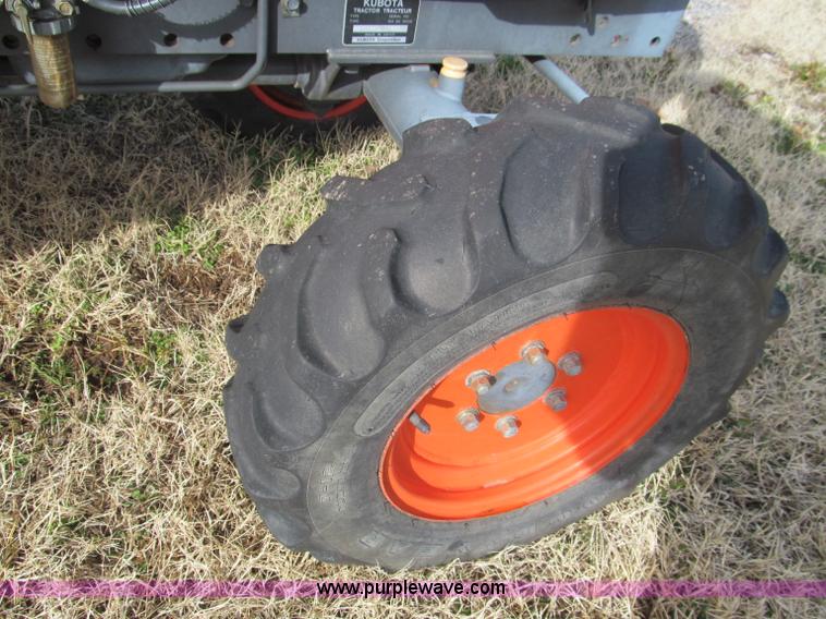 image for item F4685 Kubota B2710 MFWD tractor
