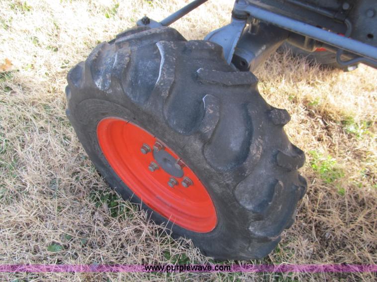 image for item F4685 Kubota B2710 MFWD tractor