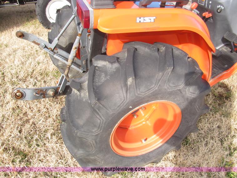 image for item F4685 Kubota B2710 MFWD tractor