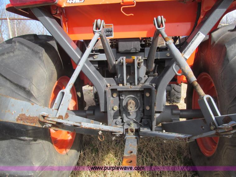 image for item F4685 Kubota B2710 MFWD tractor