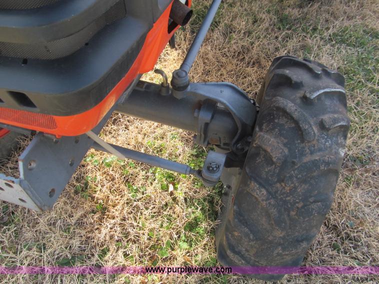 image for item F4685 Kubota B2710 MFWD tractor