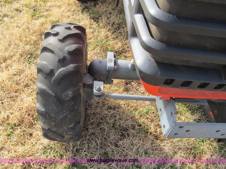 image for item F4685 Kubota B2710 MFWD tractor