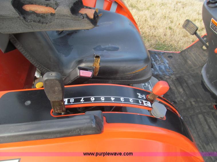 image for item F4685 Kubota B2710 MFWD tractor