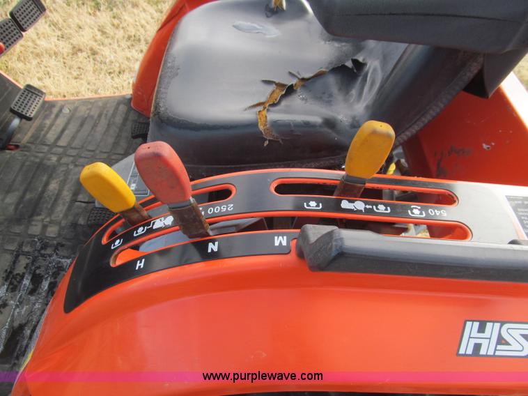 image for item F4685 Kubota B2710 MFWD tractor