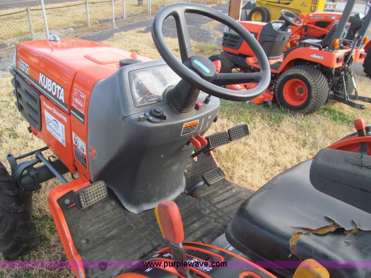 image for item F4685 Kubota B2710 MFWD tractor