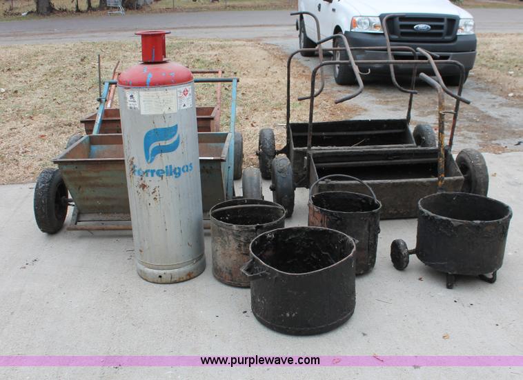 Hot tar and gravel roofing equipment in Topeka, KS Item O9440 sold