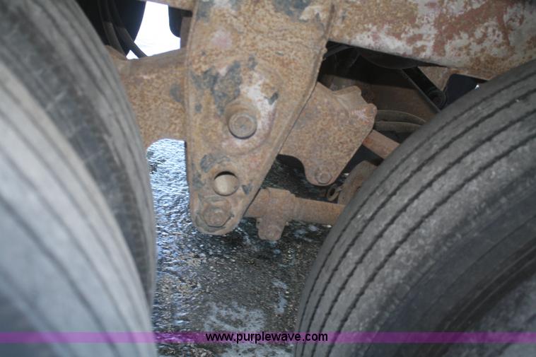 image for item O9898 1995 Utility 48' dry van trailer