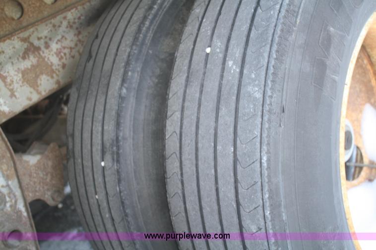 image for item O9898 1995 Utility 48' dry van trailer