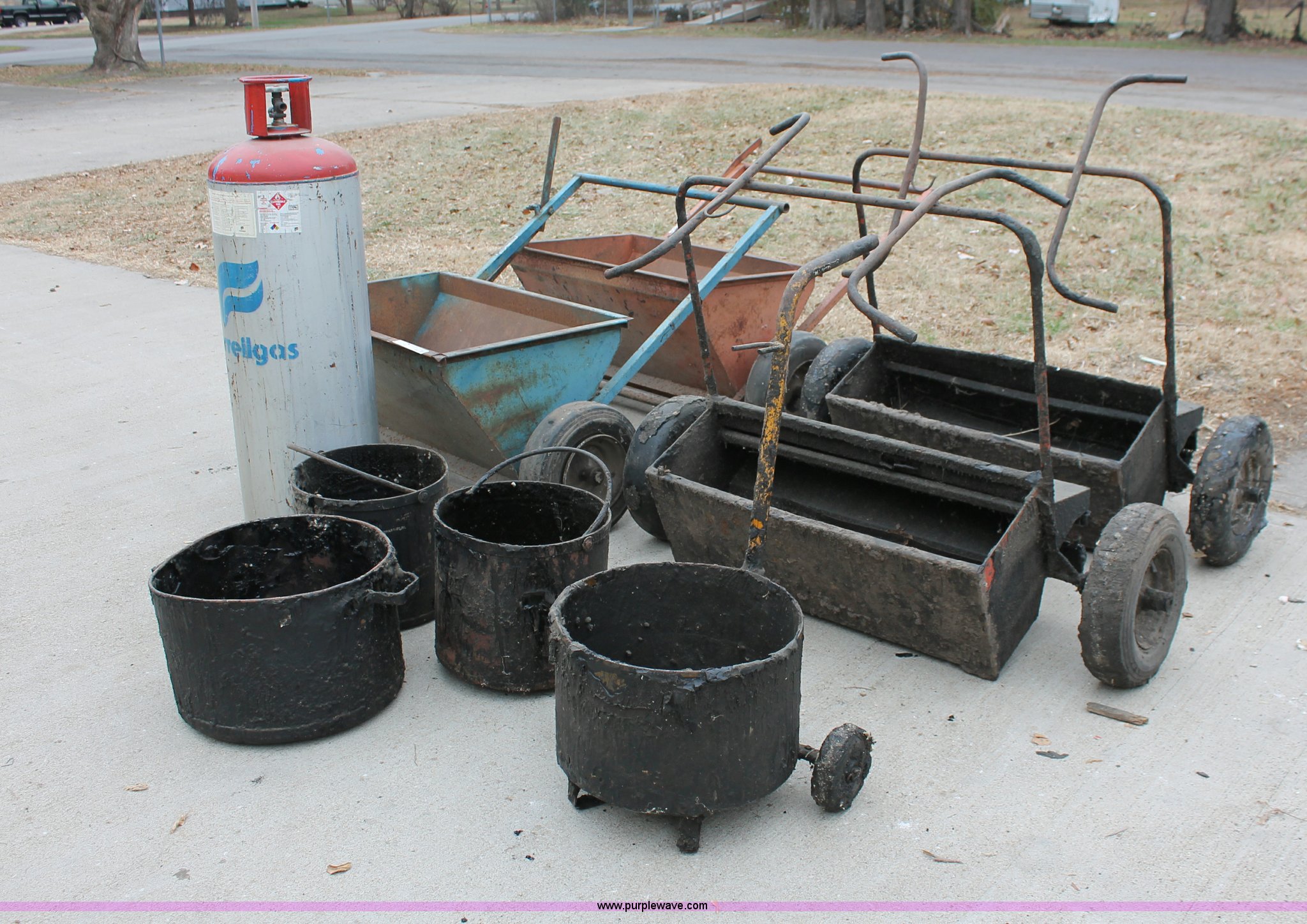 Hot tar and gravel roofing equipment in Topeka, KS Item O9440 sold