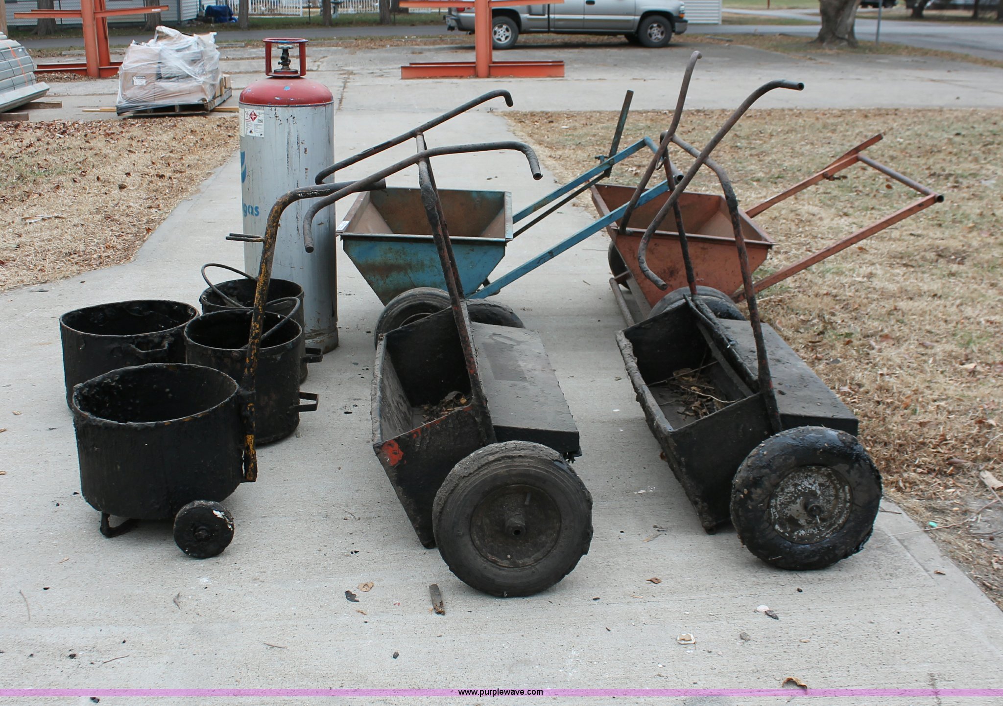 Hot tar and gravel roofing equipment in Topeka, KS Item O9440 sold
