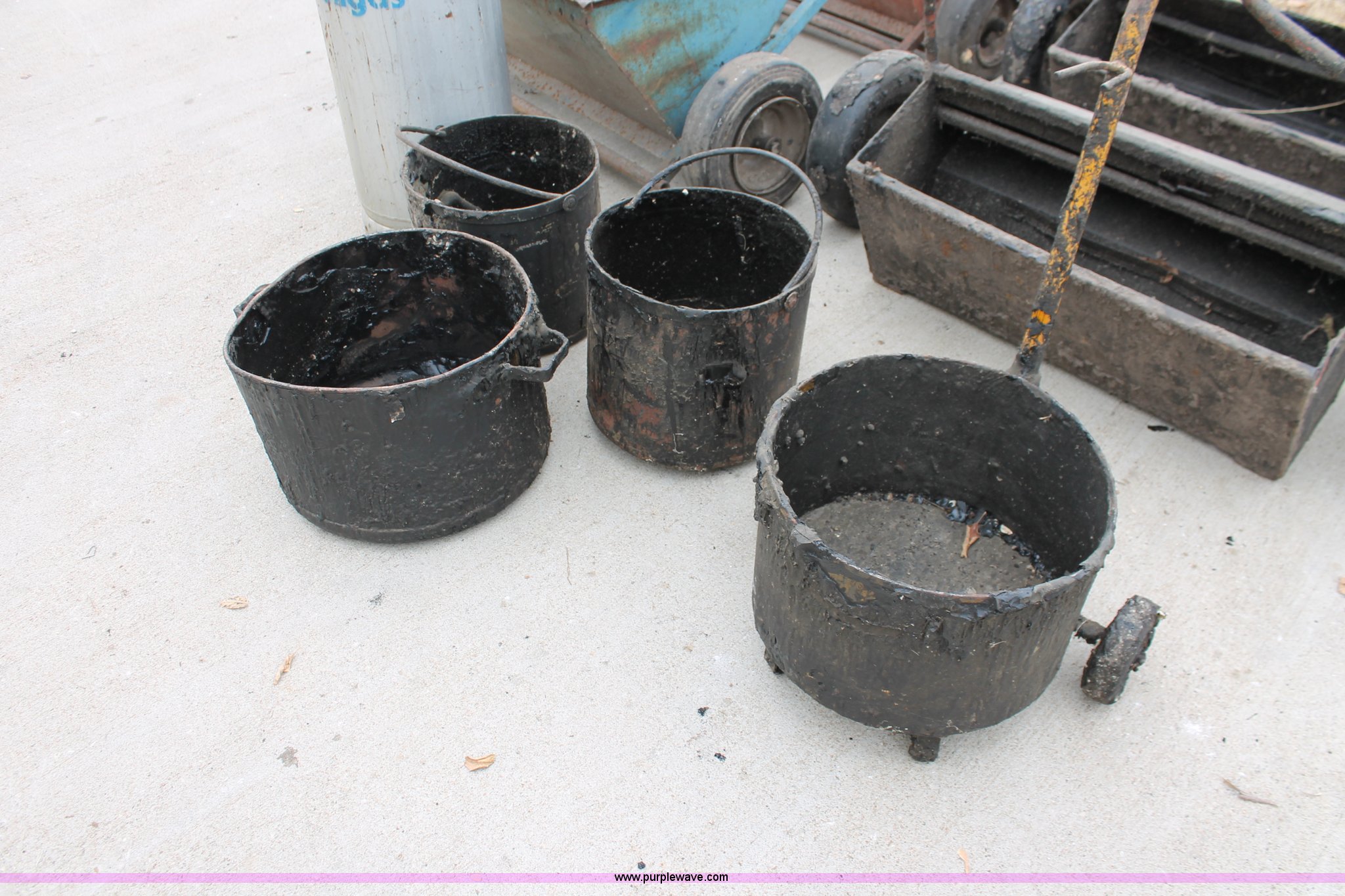 Hot tar and gravel roofing equipment in Topeka, KS Item O9440 sold