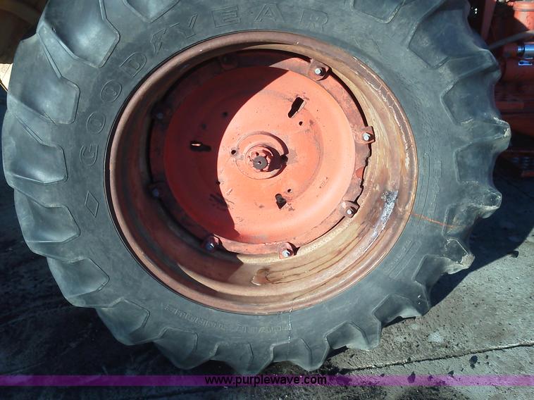 image for item B1716 1967 Case 930 tractor