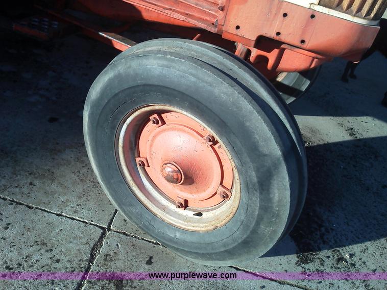 image for item B1716 1967 Case 930 tractor