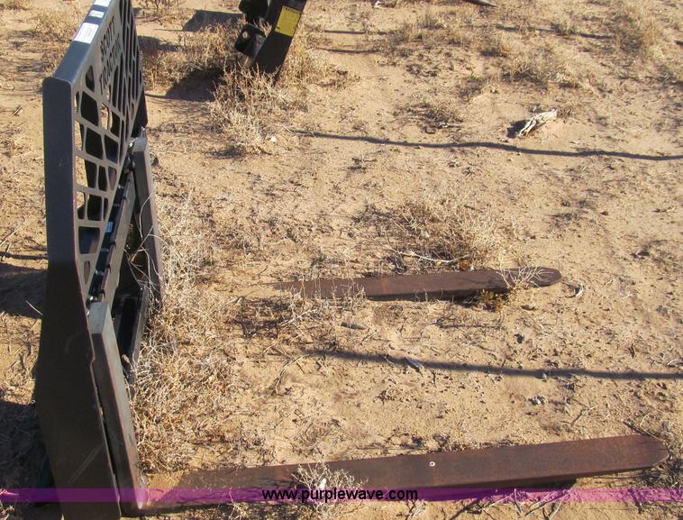 image for item B1803 2005 Case IH JX1075C Maxxim tractor with loader