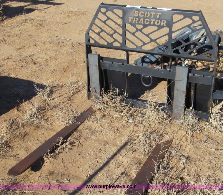 image for item B1803 2005 Case IH JX1075C Maxxim tractor with loader