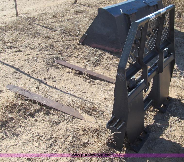 image for item B1803 2005 Case IH JX1075C Maxxim tractor with loader