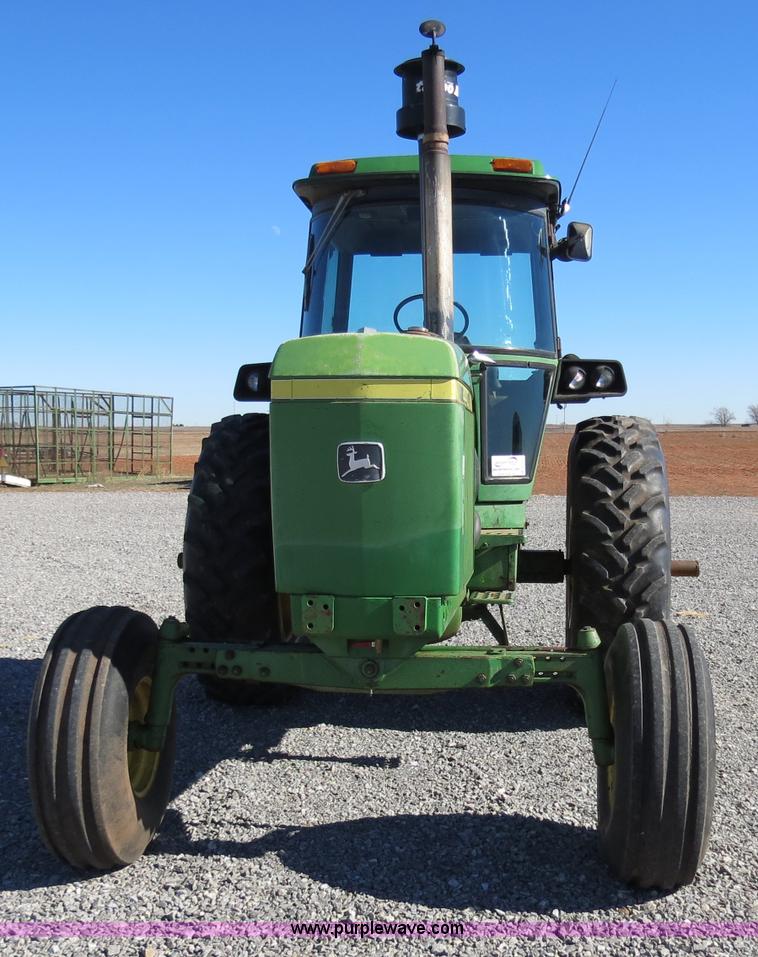 image for item B4563 1978 John Deere 4440 tractor