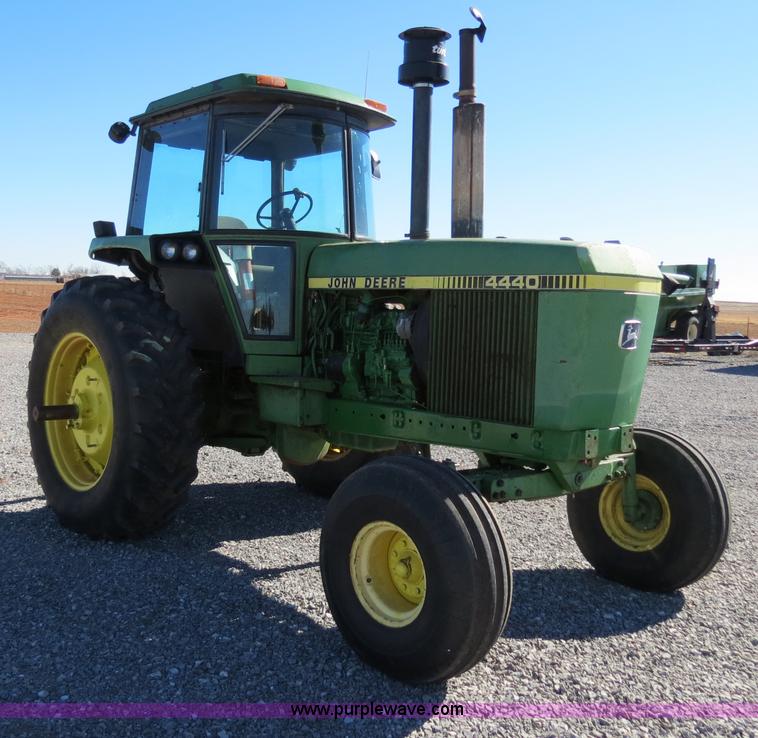 image for item B4563 1978 John Deere 4440 tractor