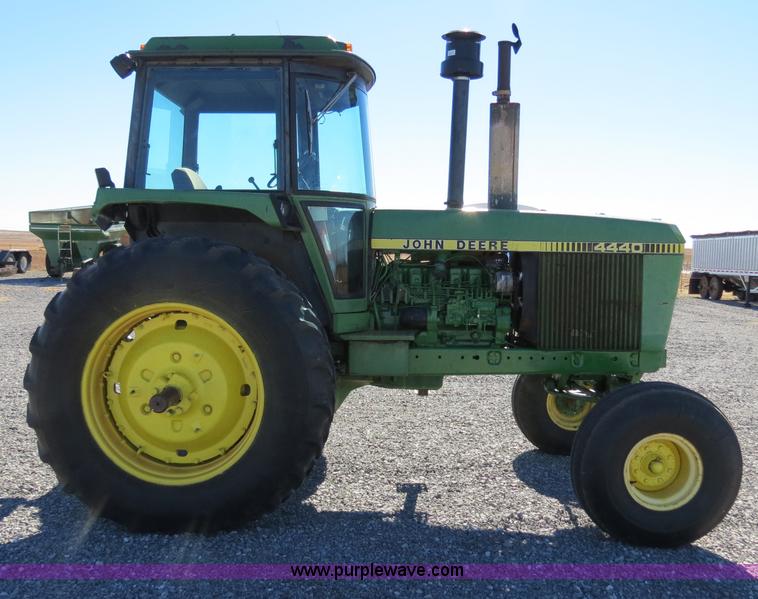 image for item B4563 1978 John Deere 4440 tractor