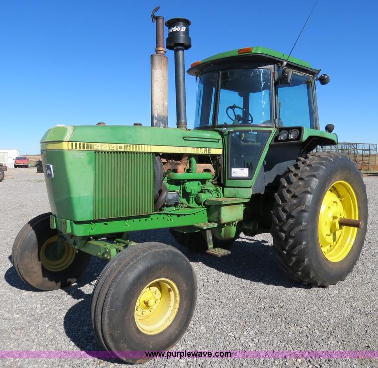 image for item B4563 1978 John Deere 4440 tractor