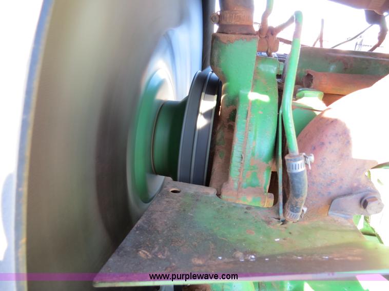 image for item B4563 1978 John Deere 4440 tractor