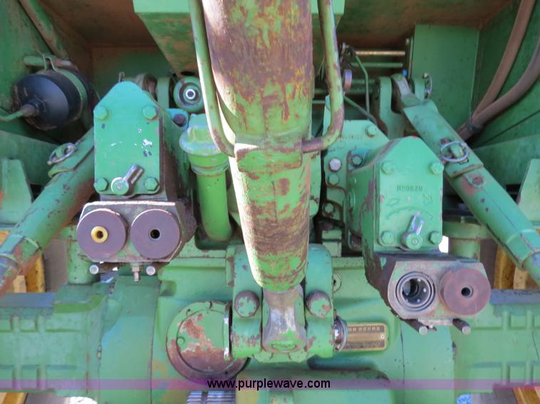 image for item B4563 1978 John Deere 4440 tractor