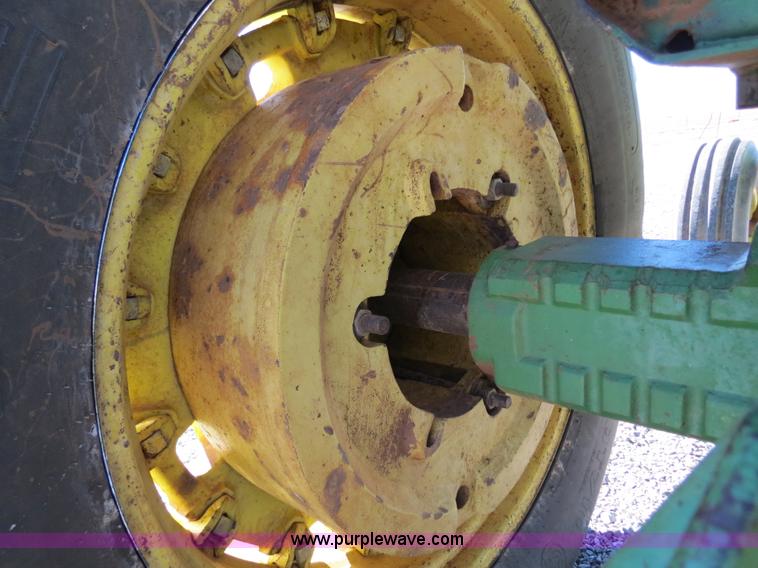 image for item B4563 1978 John Deere 4440 tractor