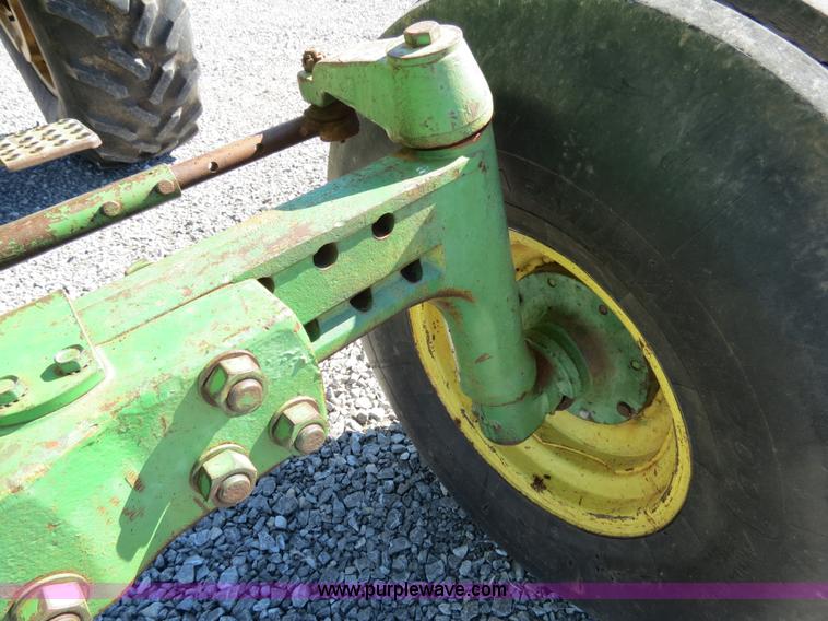 image for item B4563 1978 John Deere 4440 tractor