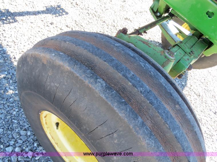 image for item B4563 1978 John Deere 4440 tractor