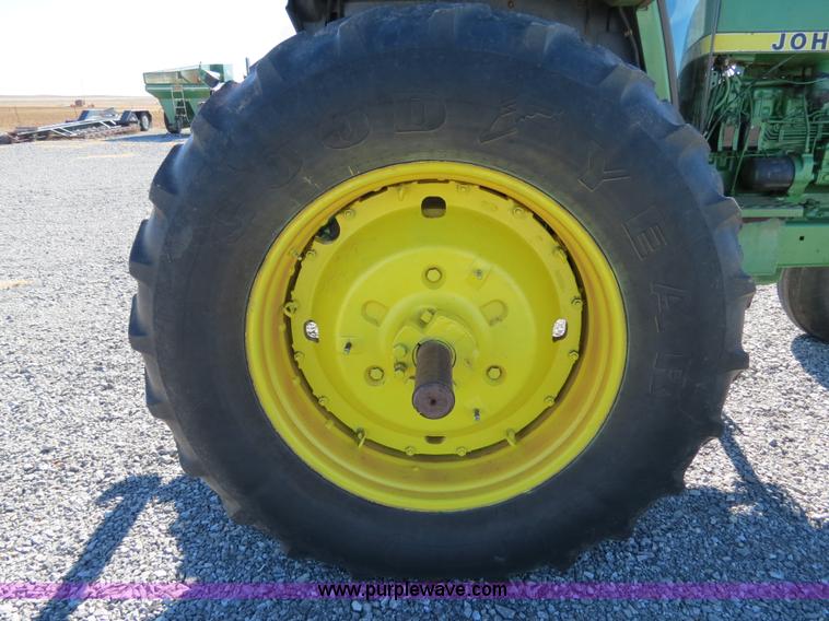image for item B4563 1978 John Deere 4440 tractor