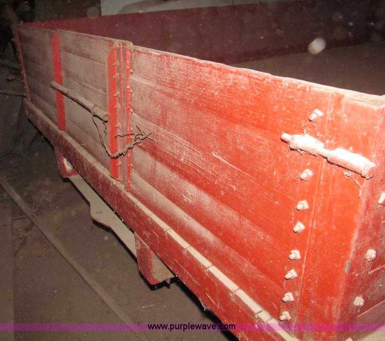 image for item B5307 Radio Flyer 2000 pull type wagon