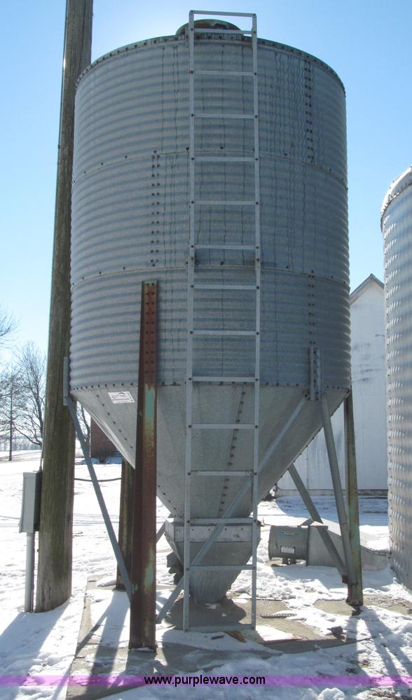 image for item B5308 Circle 10 ton bulk tank