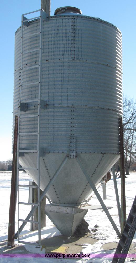 image for item B5308 Circle 10 ton bulk tank