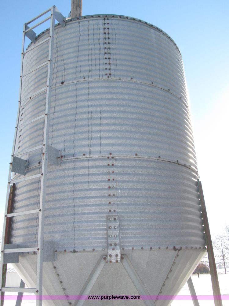 image for item B5308 Circle 10 ton bulk tank