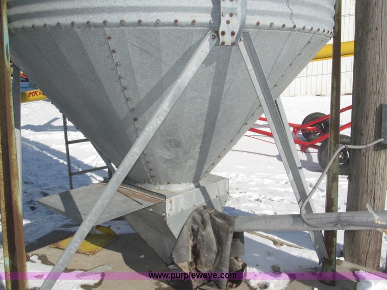 image for item B5308 Circle 10 ton bulk tank