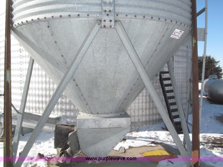 image for item B5308 Circle 10 ton bulk tank