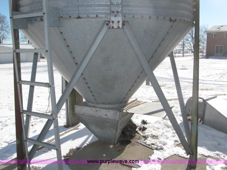 image for item B5308 Circle 10 ton bulk tank