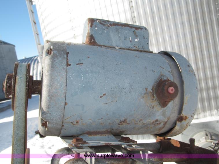 image for item B5308 Circle 10 ton bulk tank