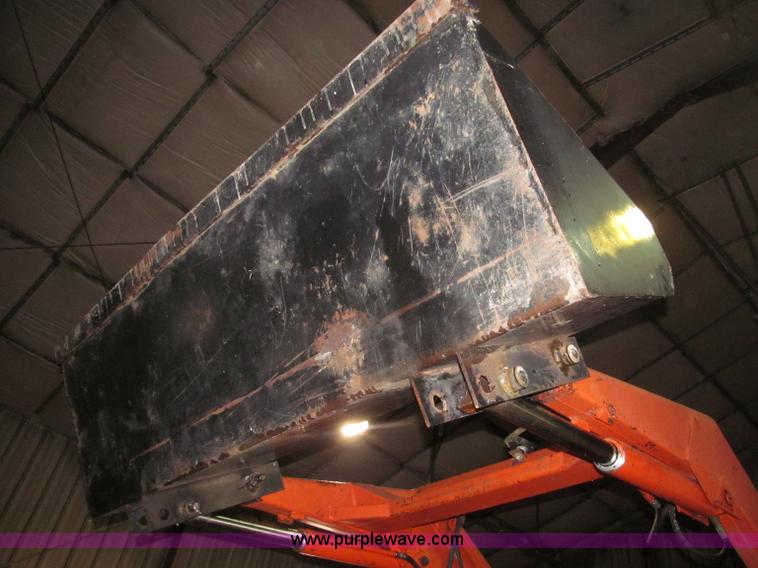 image for item B5318 1965 Allis-Chalmers 190XT row crop tractor