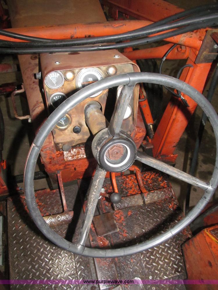 image for item B5318 1965 Allis-Chalmers 190XT row crop tractor