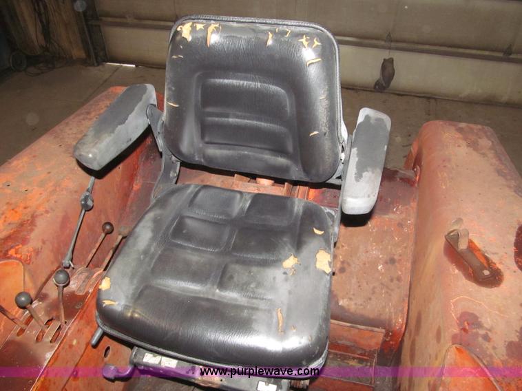 image for item B5318 1965 Allis-Chalmers 190XT row crop tractor