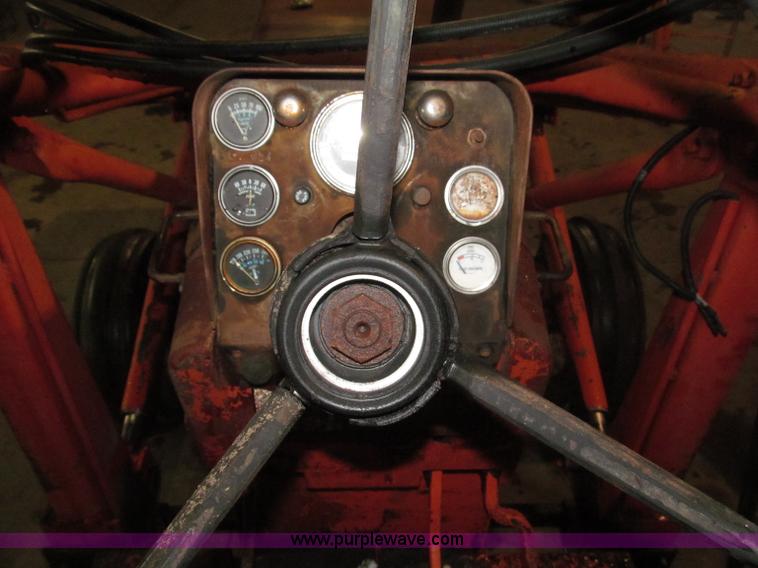 image for item B5318 1965 Allis-Chalmers 190XT row crop tractor