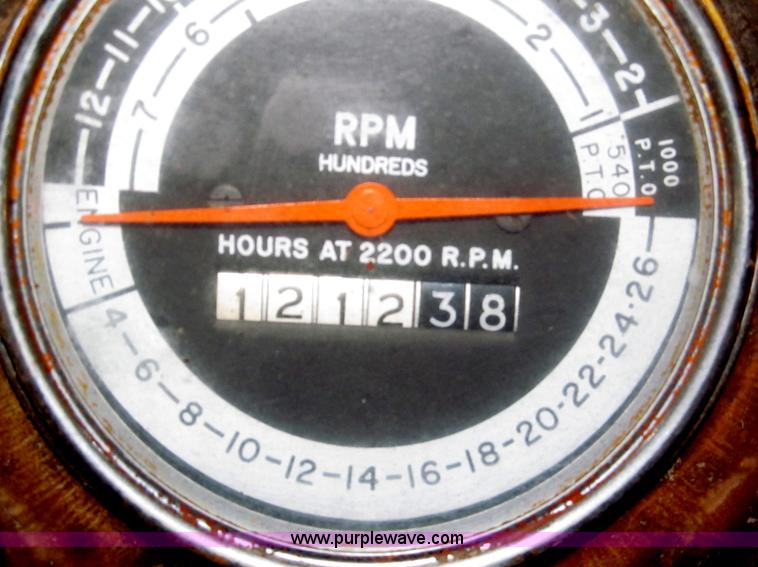 image for item B5318 1965 Allis-Chalmers 190XT row crop tractor