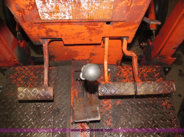 image for item B5318 1965 Allis-Chalmers 190XT row crop tractor